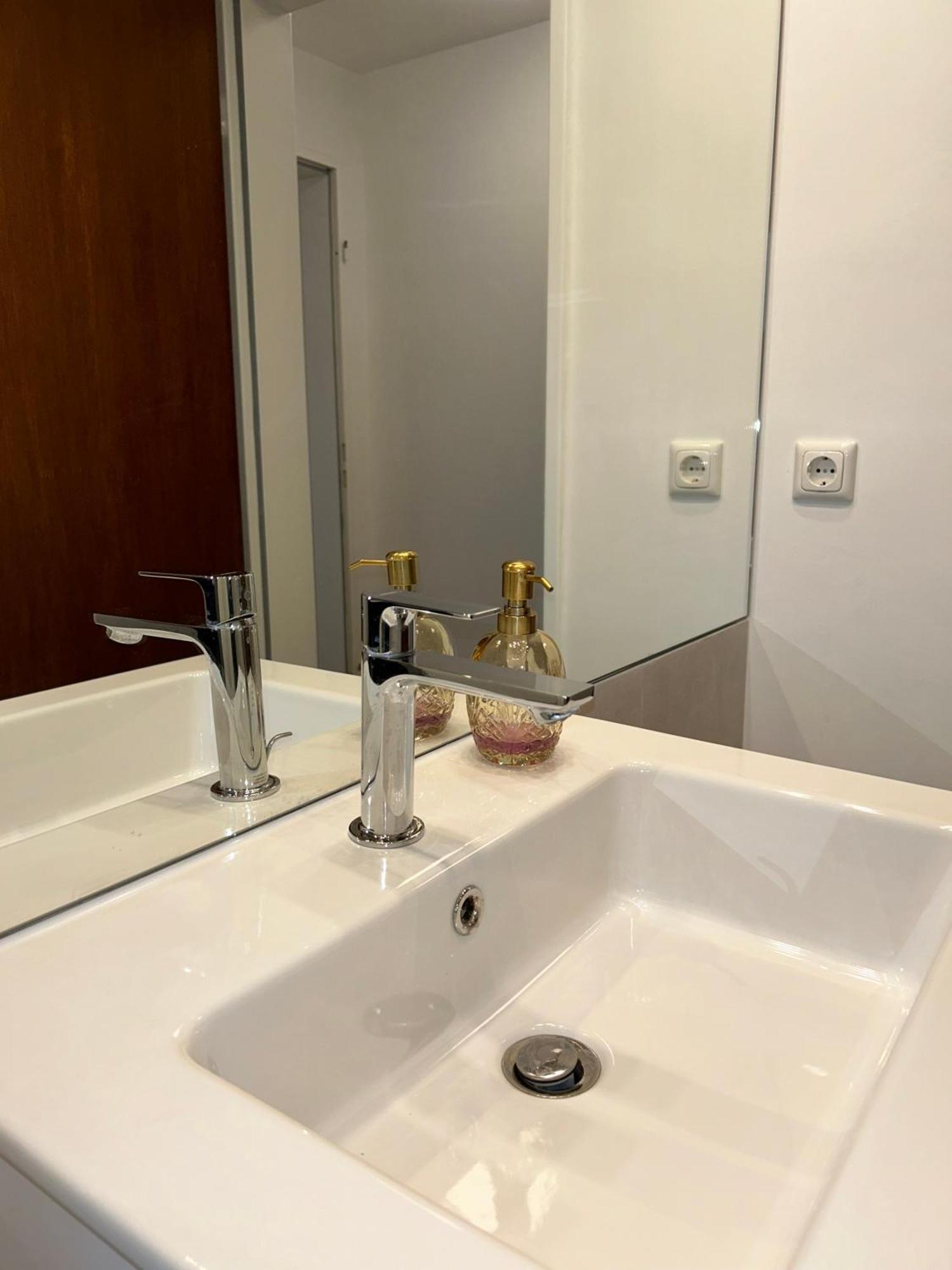 Mitten Im Gruenen - Apartment Mit Wohlfuehlcharakter In Stadtrandlage Eutin Esterno foto