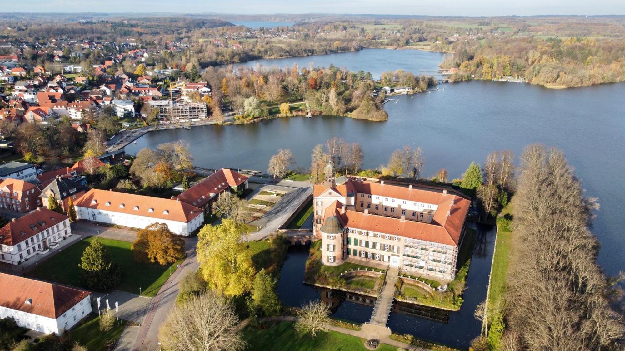 Mitten Im Gruenen - Apartment Mit Wohlfuehlcharakter In Stadtrandlage Eutin Esterno foto